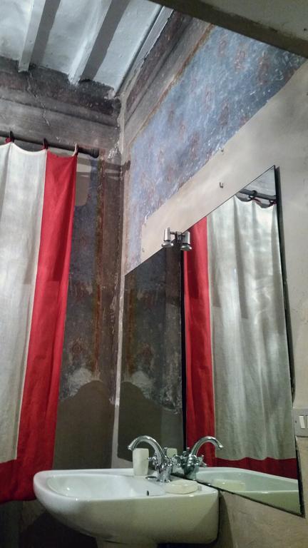 Locanda Al Castello Di Sorci アンギアーリ エクステリア 写真